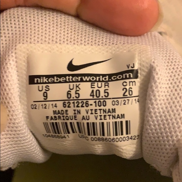 Nike sneakers; great for walking or gym training! - Picture 4 of 4